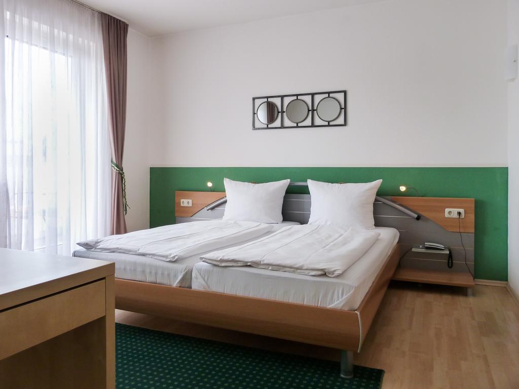 City Hotel Waldkraiburg Bagian luar foto
